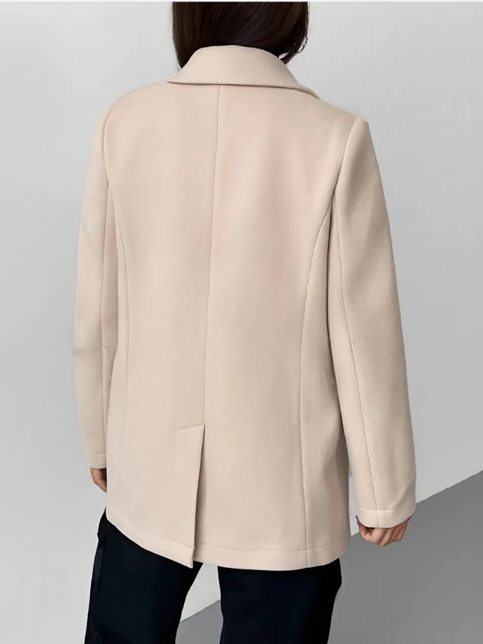 Blazer Feminino com Fechamento em Botões e Fenda nas Costas - Thalia