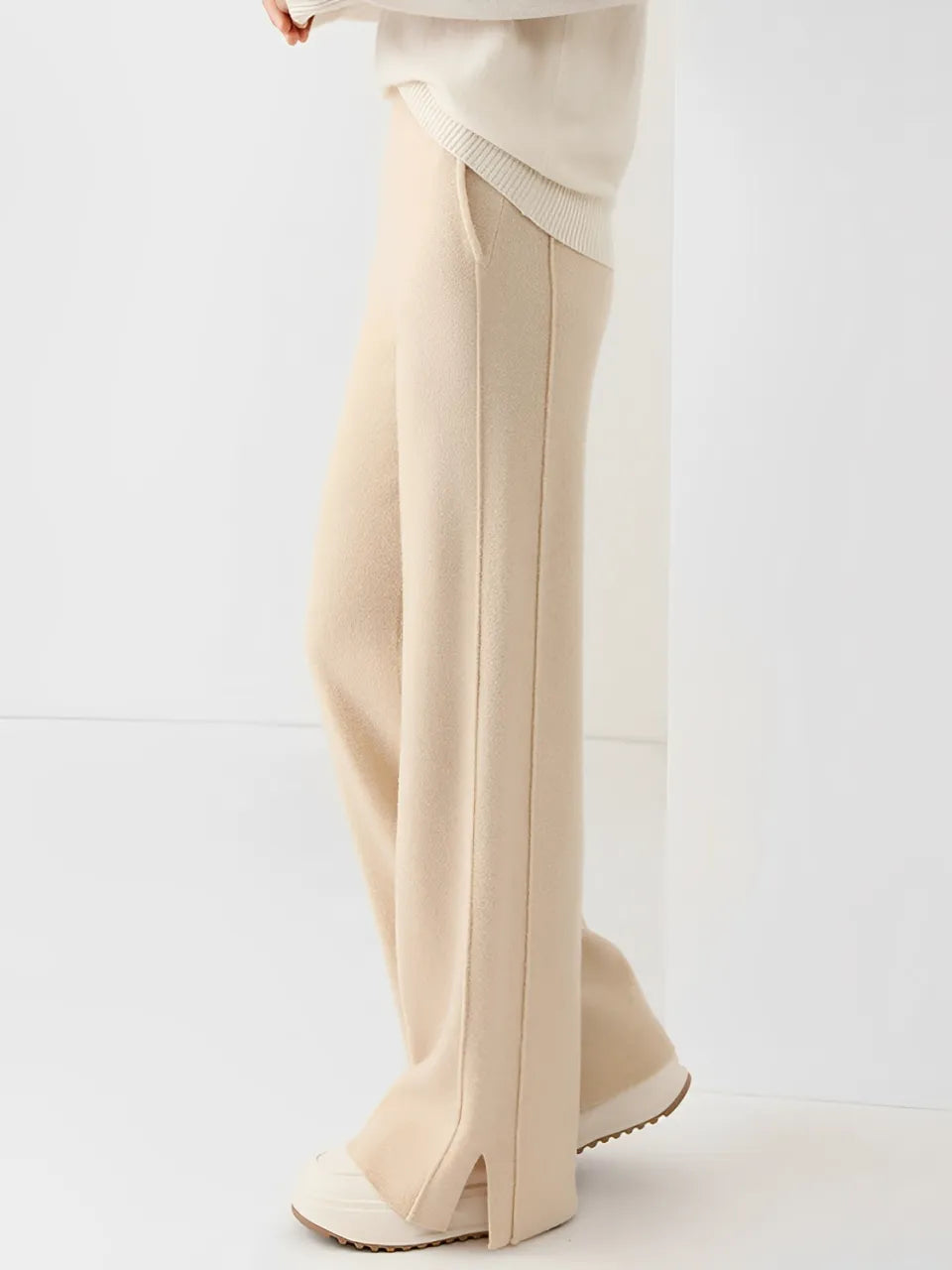 Calça Feminina Pantalona de Lã com Bolsos e Abertura na Barra - Vivian