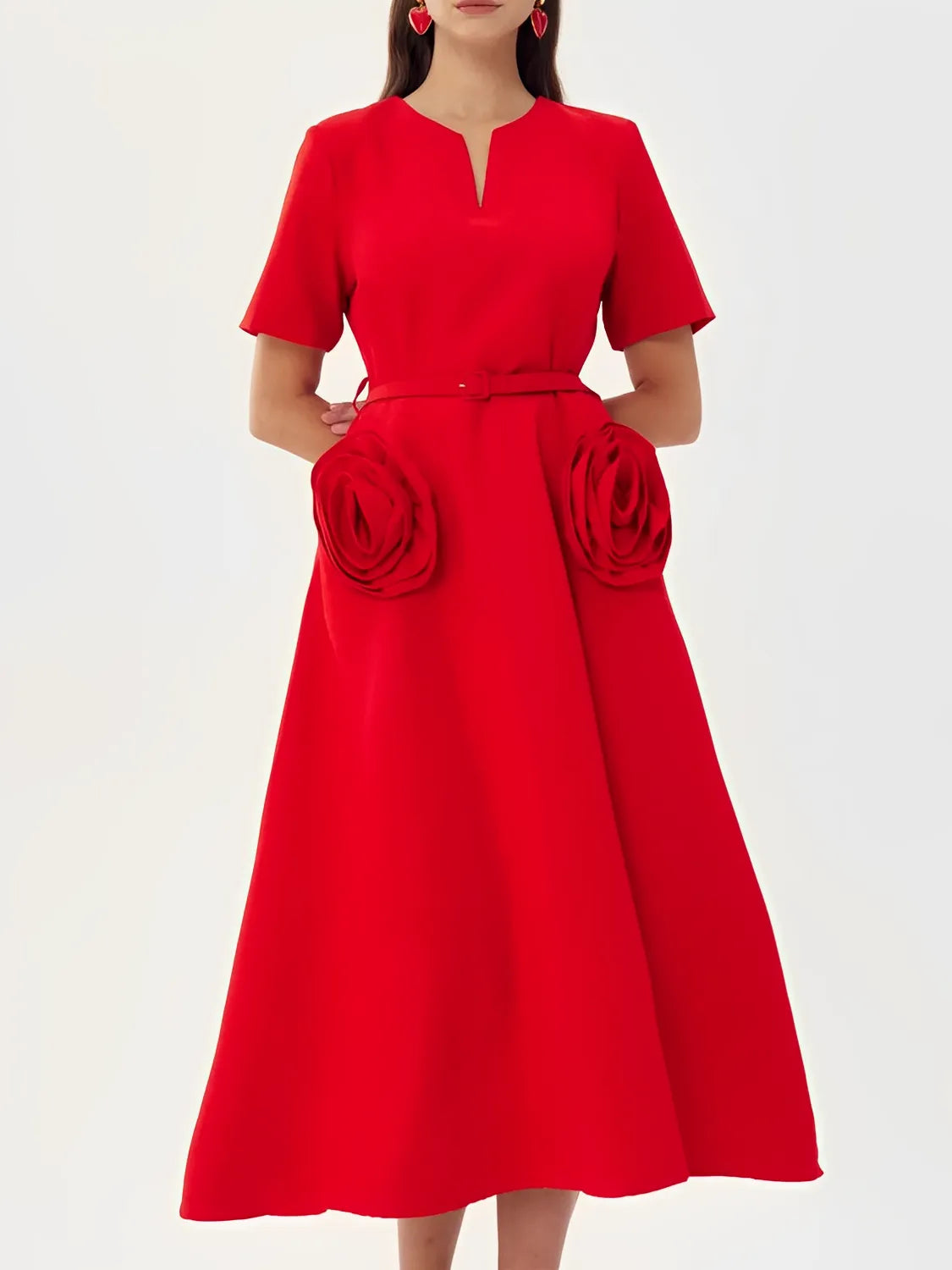 Vestido Feminino Midi Elegante com Aplique de Flor Cinto e Decote em V - Matilda