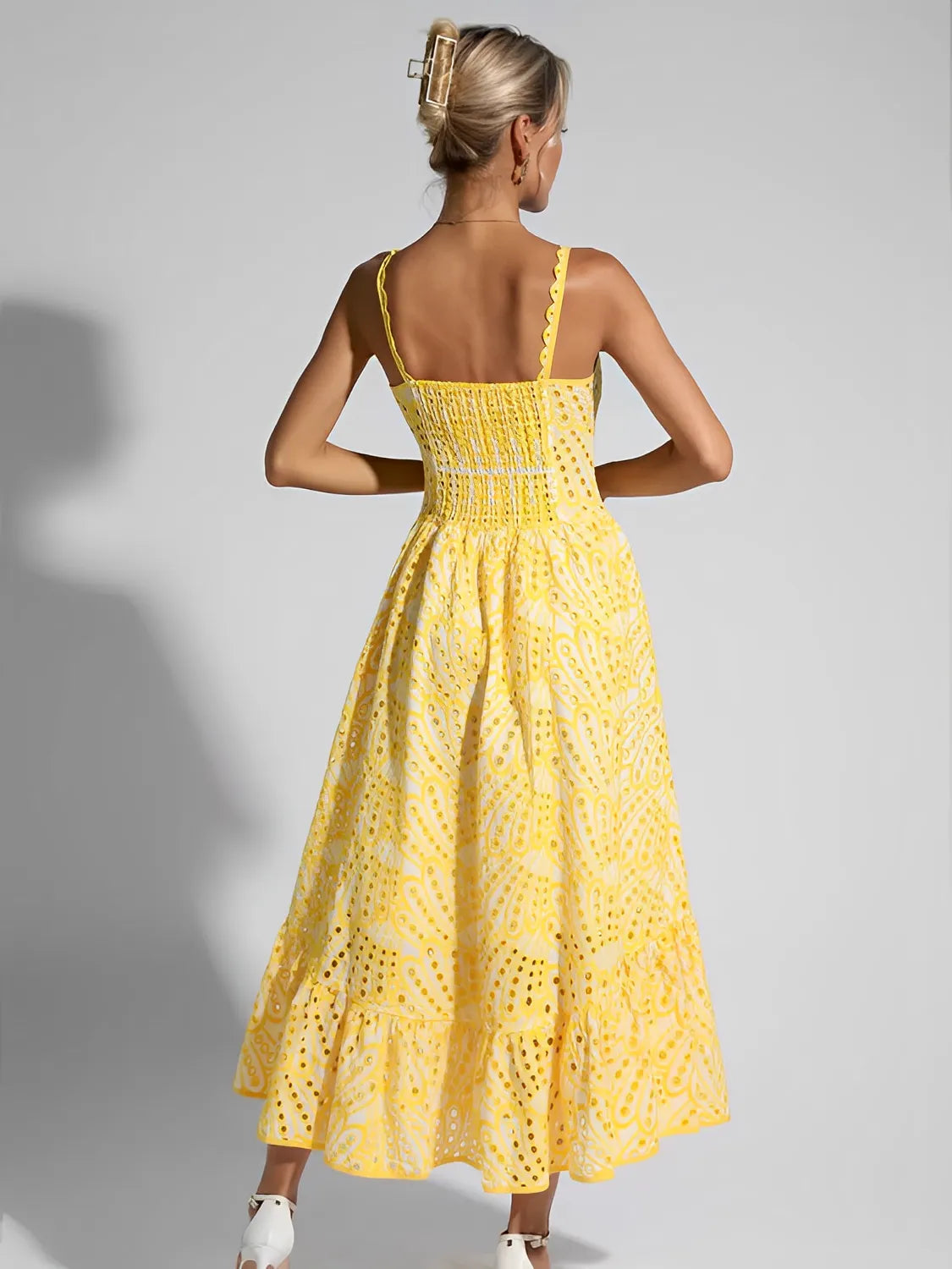 Vestido Feminino Midi de Laise com Babados e Elástico nas Costas - Marina