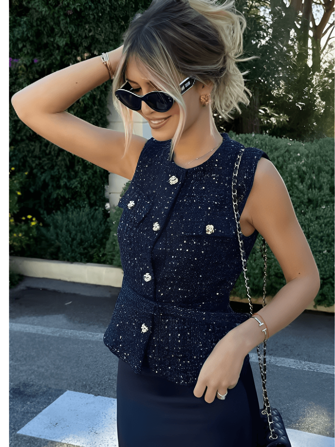 Colete Feminino Tweed Acinturado com Cinto e Bolsos Decorativo - Corine