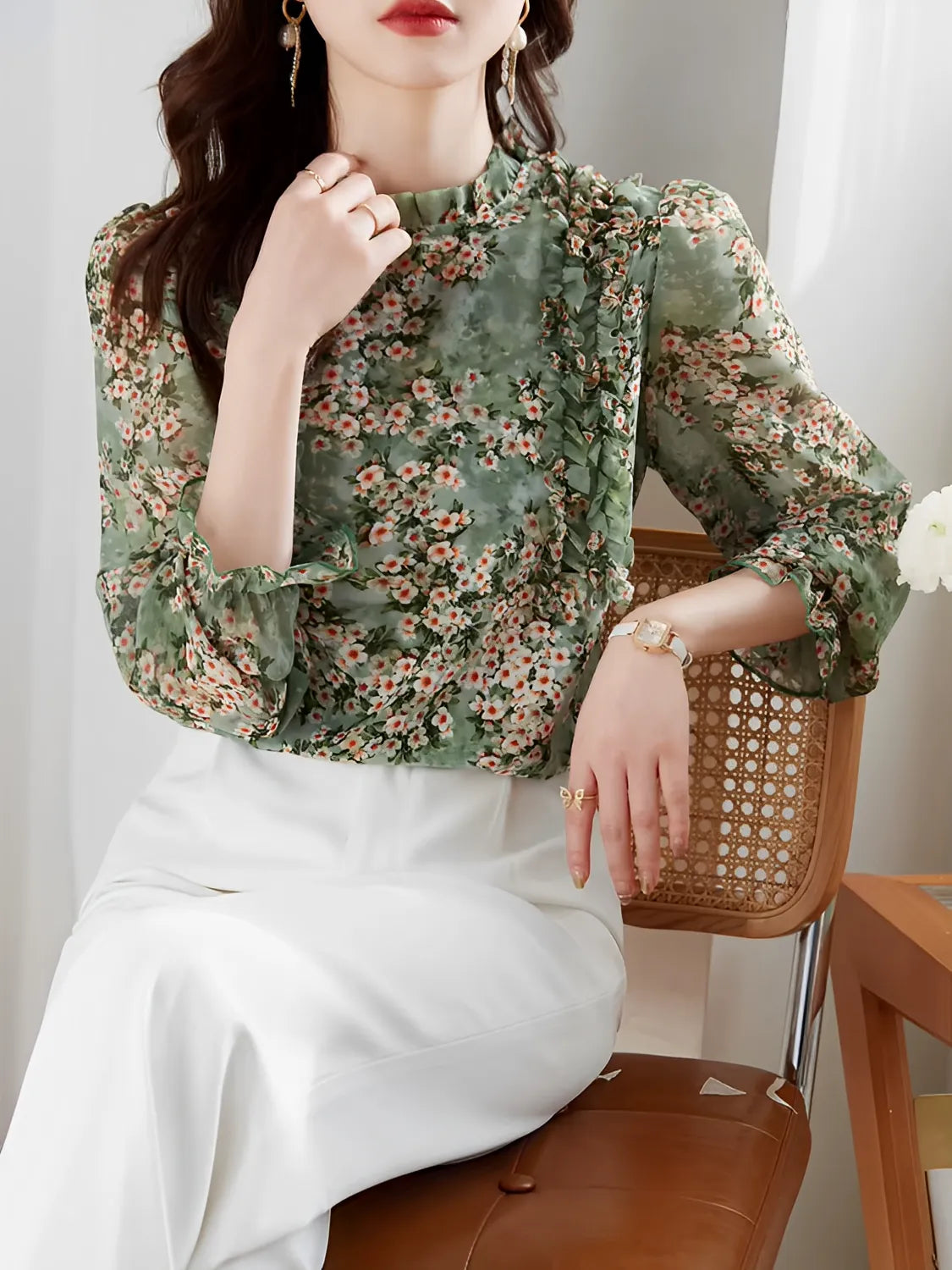 Blusa Feminina Estampada Floral de Chiffon com Mangas Longas - Molie