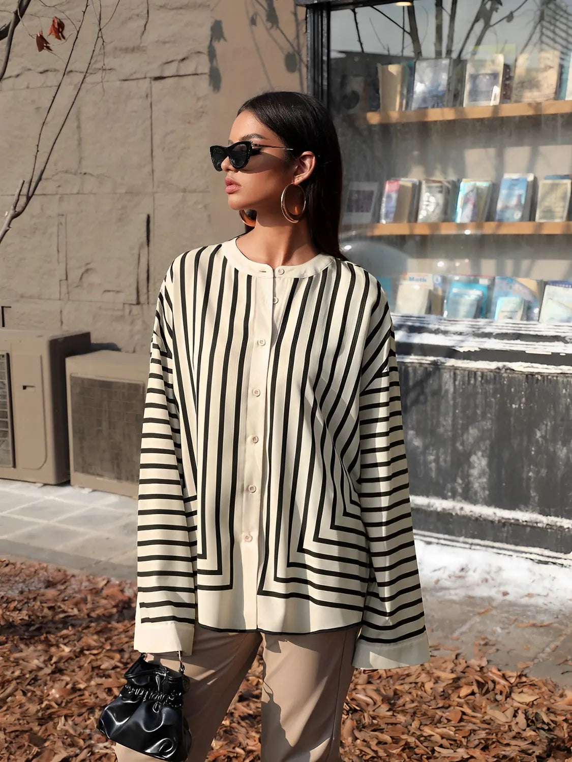 Camisa Feminina Bata Listrada com Manga Flare - Giulia