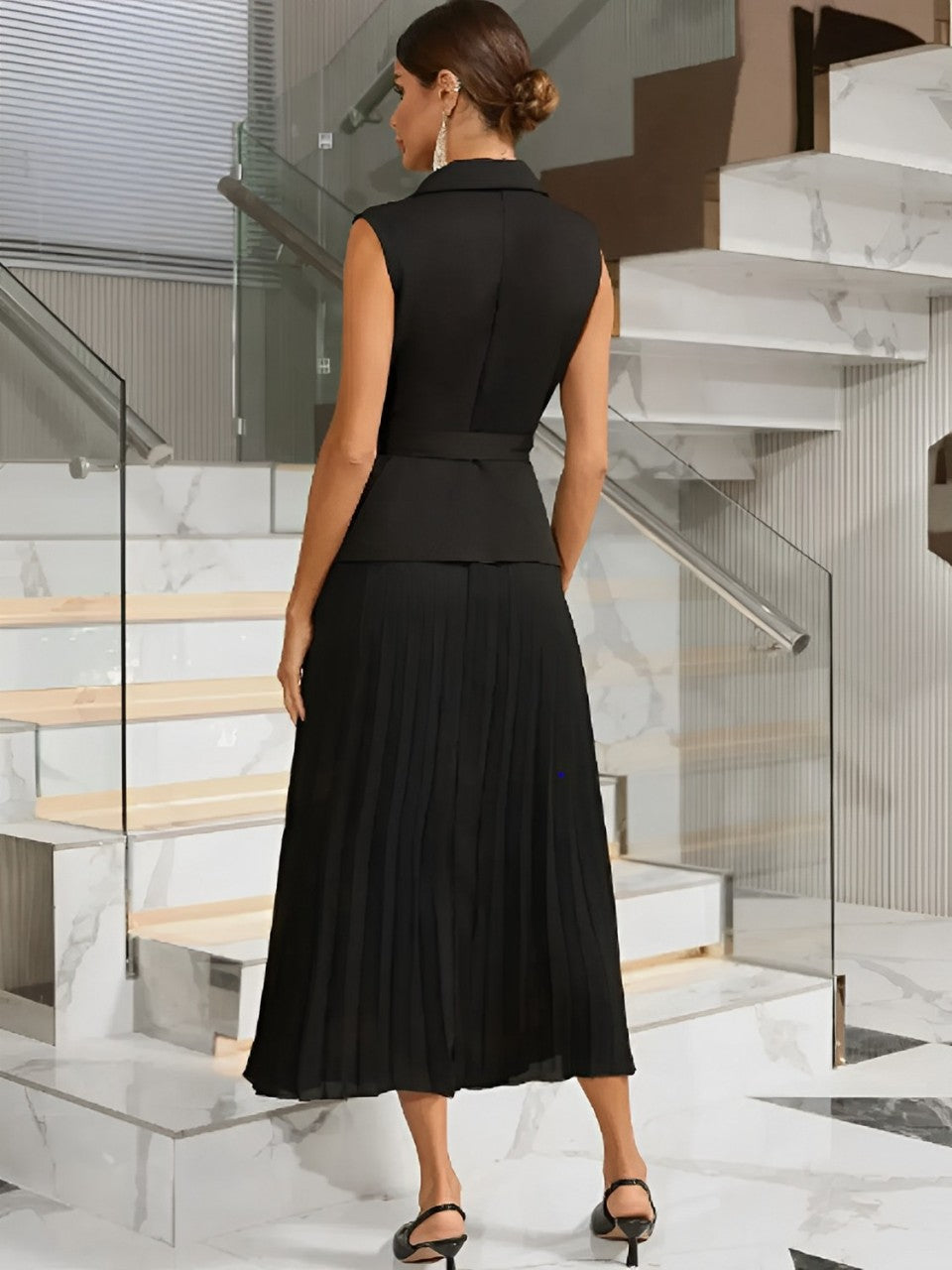 Vestido Feminino Midi de Alfaiataria sem Mangas com Decote V Plissado - Simona