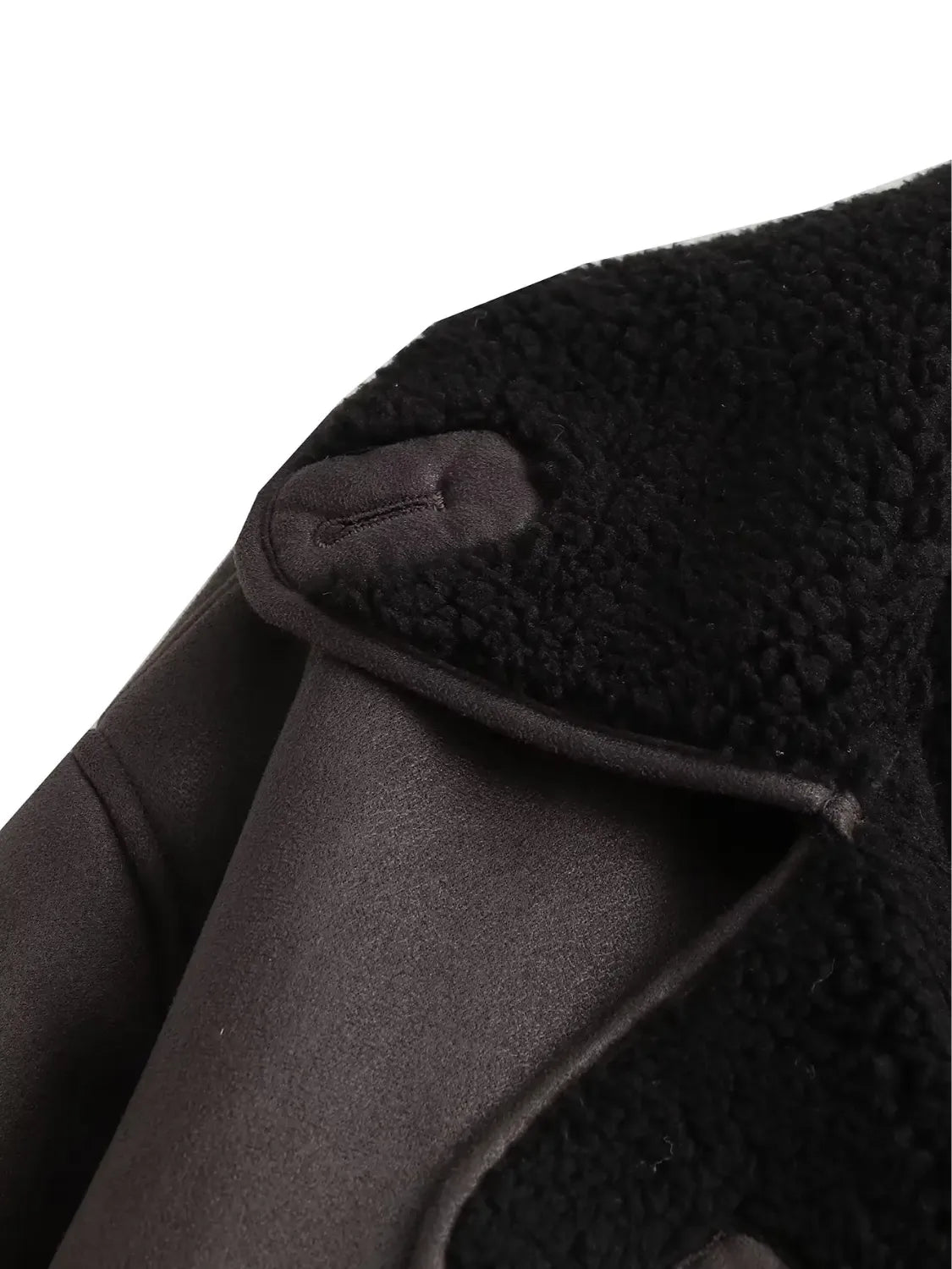 Casaco Feminino Oversized Peluciado em Couro PU com Botões e Bolsos - Giselle