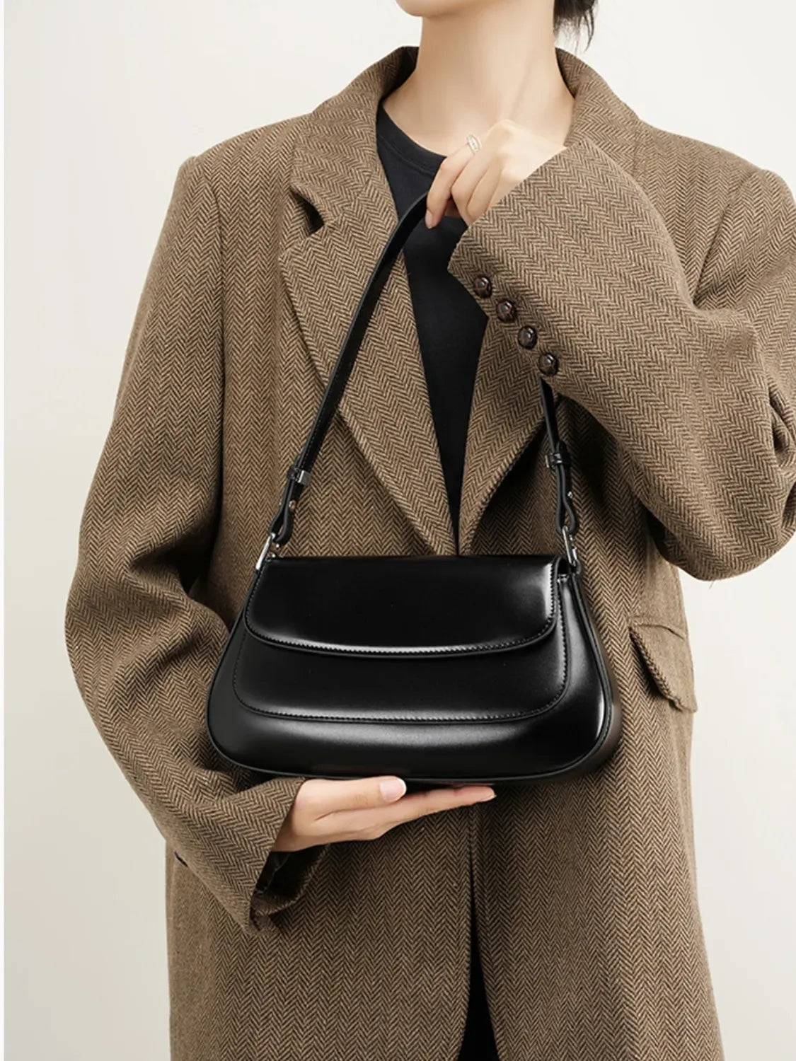 Bolsa Feminina Baguete Tiracolo em Couro Genuíno com Alça Ajustável - Briana