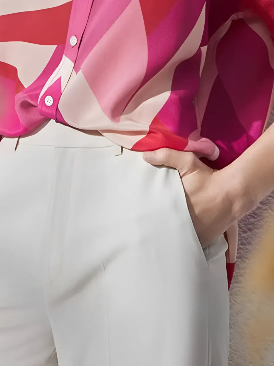 Camisa Feminina Estampada Elegante Rosa com Gola Polo e Botões - Rayra