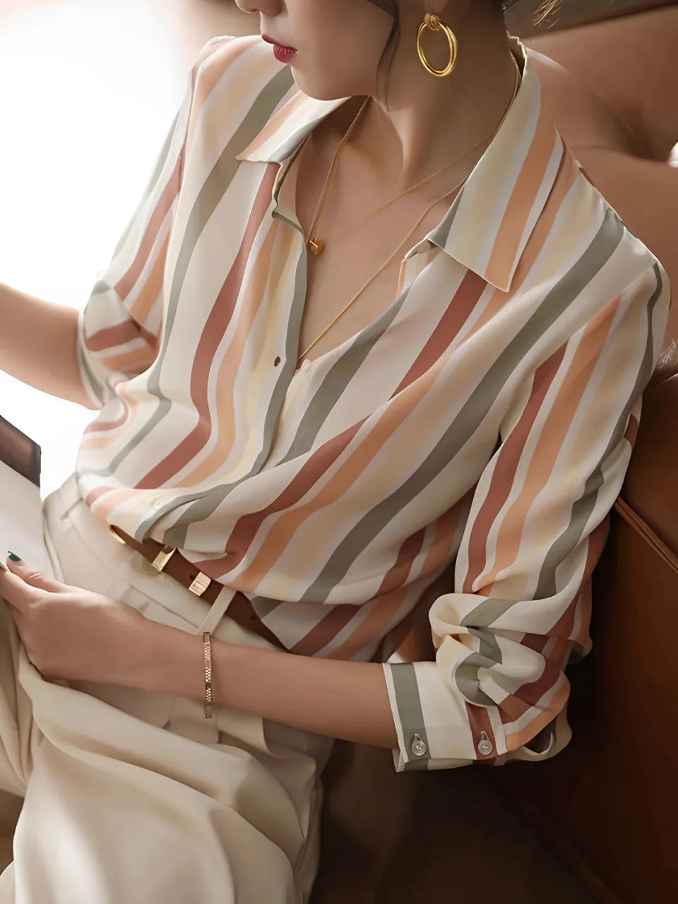 Camisa Feminina Social Listrada com Gola Clássica e Botões - Jasmine
