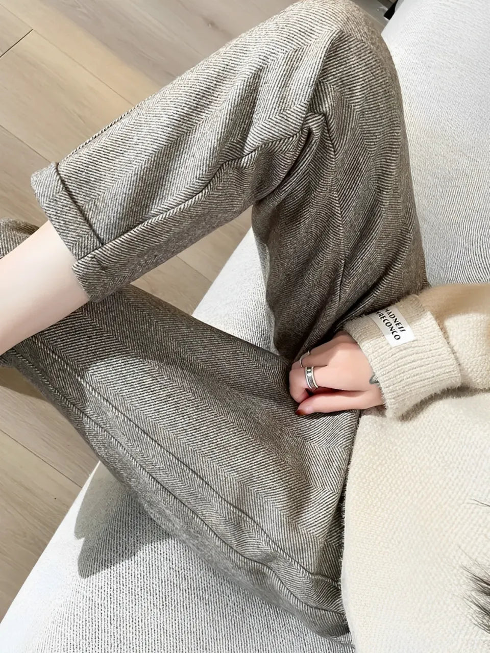 Calça Feminina Reta de Lã com Cintura Alta com Elástico - Leda.