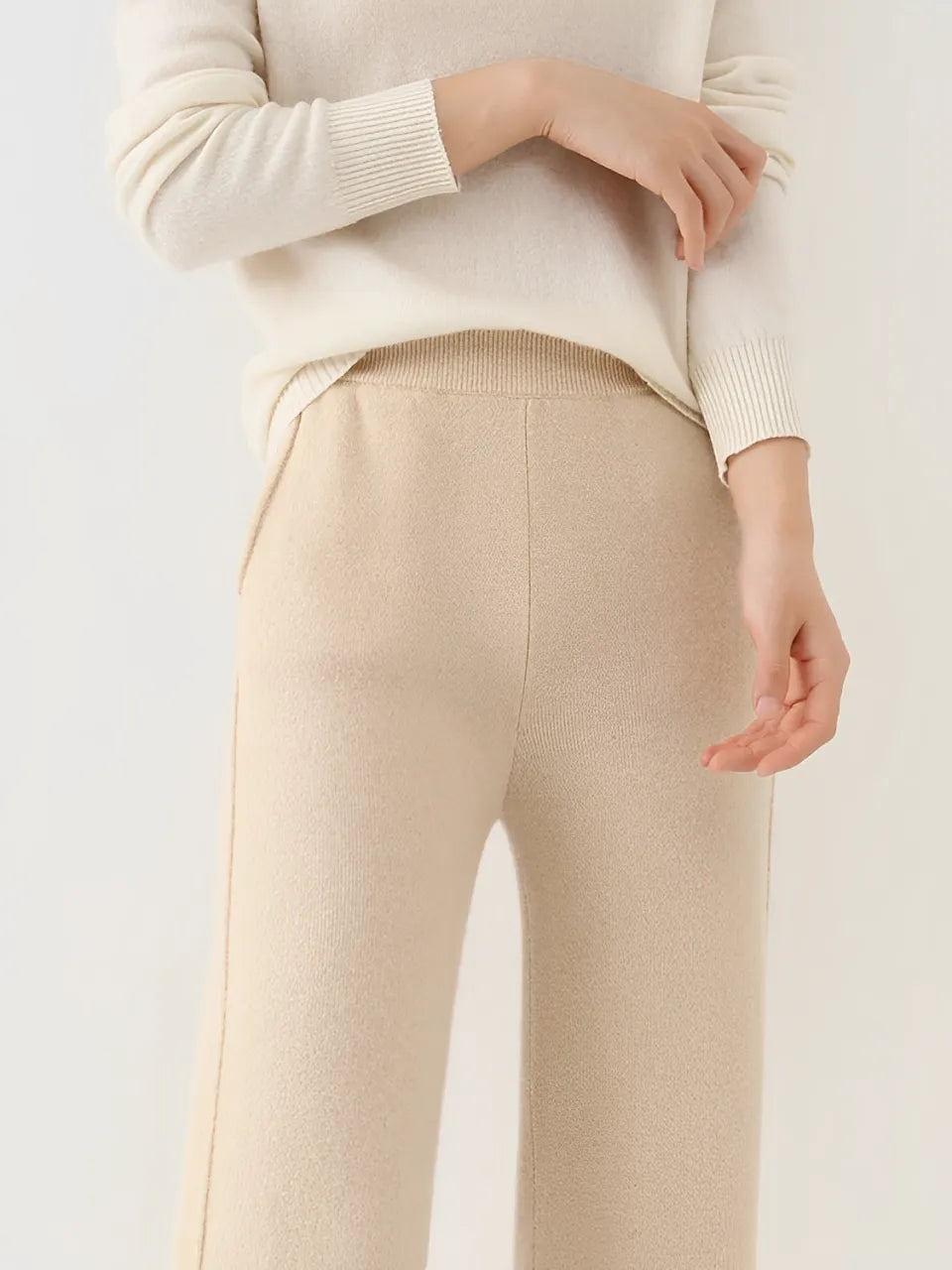 Calça Feminina Pantalona de Lã com Bolsos e Abertura na Barra - Vivian