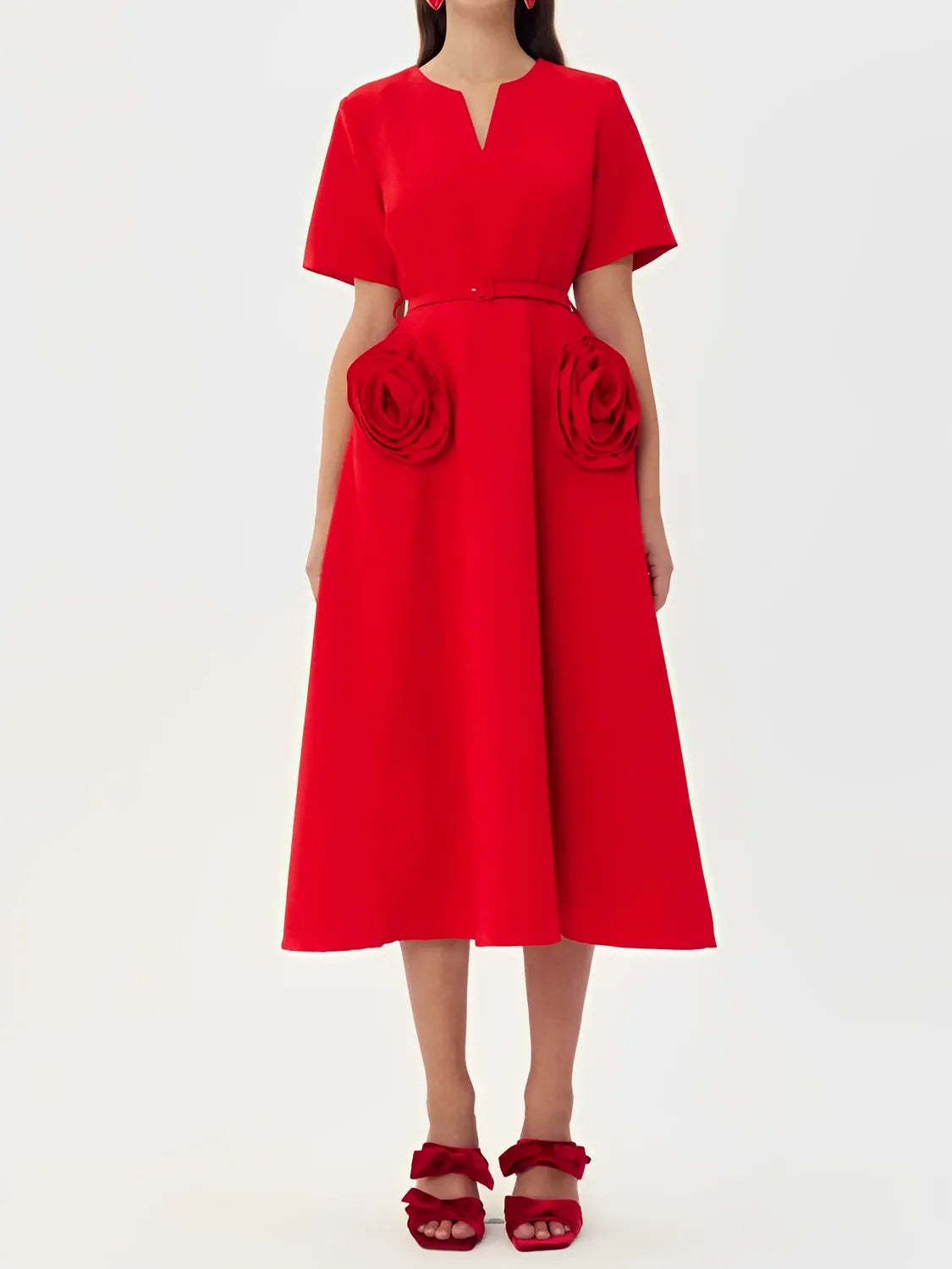 Vestido Feminino Midi Elegante com Aplique de Flor Cinto e Decote em V - Matilda