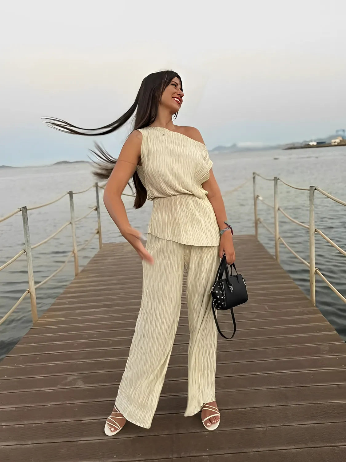 Conjunto Feminino Plissado Blusa Assimétrica Acinturada e Calça Pantalona - Camille