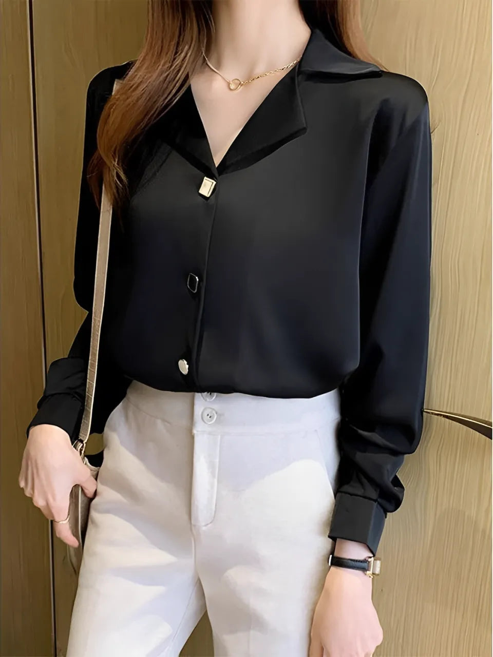 Camisa Feminina Acetinada com Gola Polo e Botões - Lucy
