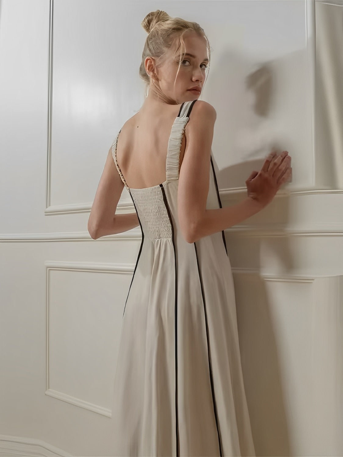 Vestido Feminino Midi com Decote Canoa e Listras em Relevo - Ariadne