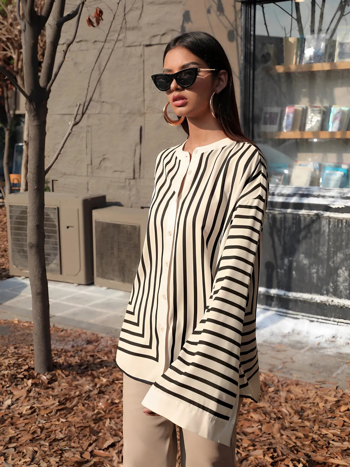 Camisa Feminina Bata Listrada com Manga Flare - Giulia