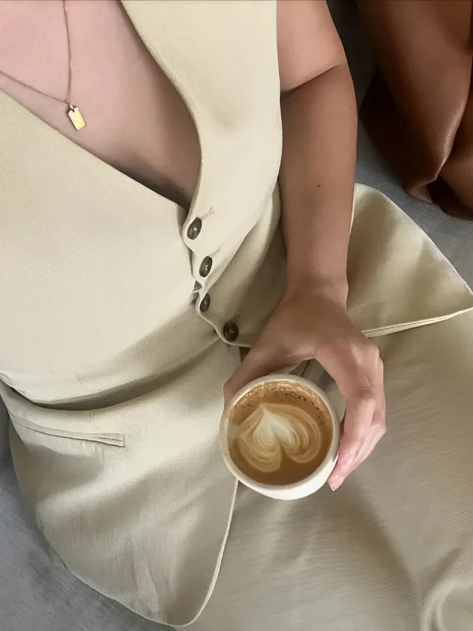 Conjunto Feminino Alfaiataria com Colete Abotoado e Saia Longa Fluida - Anabelle