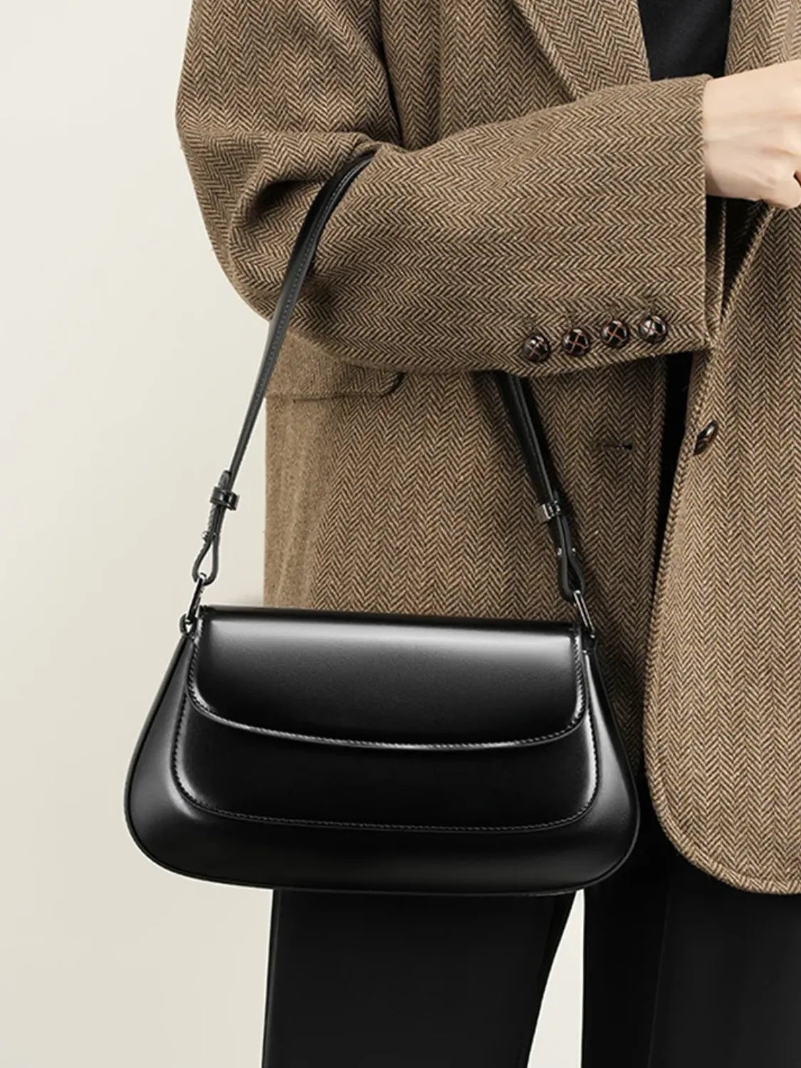 Bolsa Feminina Baguete Tiracolo em Couro Genuíno com Alça Ajustável - Briana [FRETE FULL]