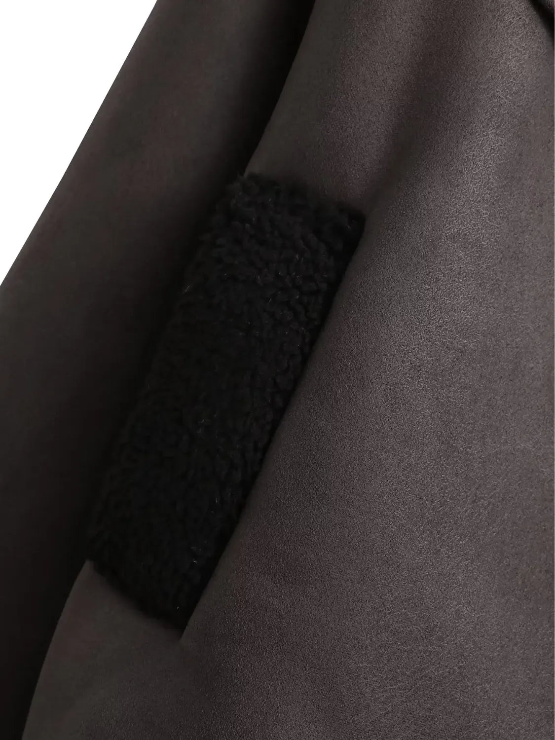 Casaco Feminino Oversized Peluciado em Couro PU com Botões e Bolsos - Giselle