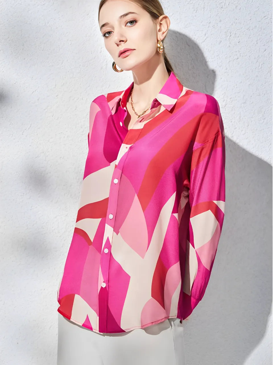 Camisa Feminina Estampada Elegante Rosa com Gola Polo e Botões - Rayra