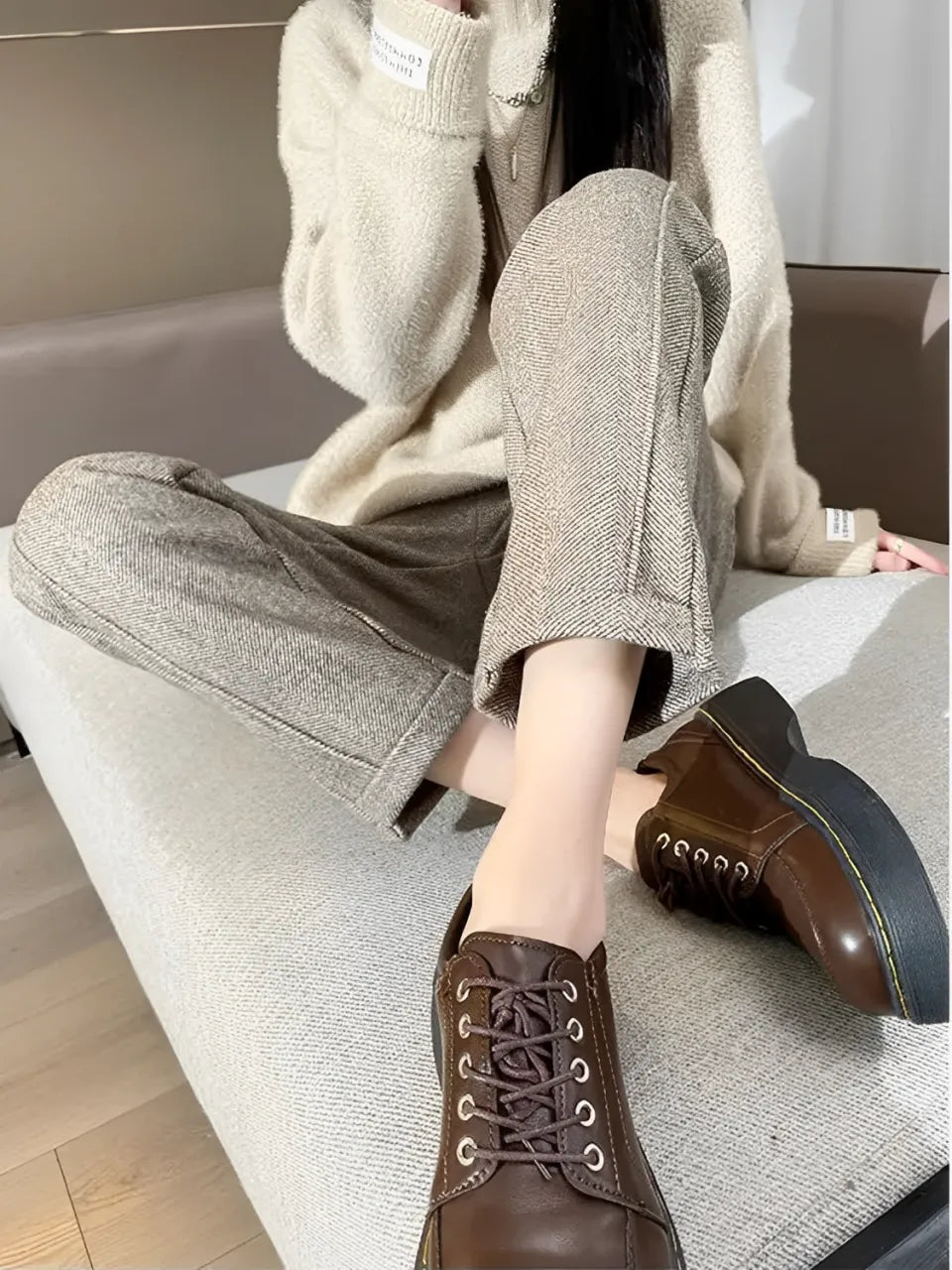 Calça Feminina Reta de Lã com Cintura Alta com Elástico - Leda.