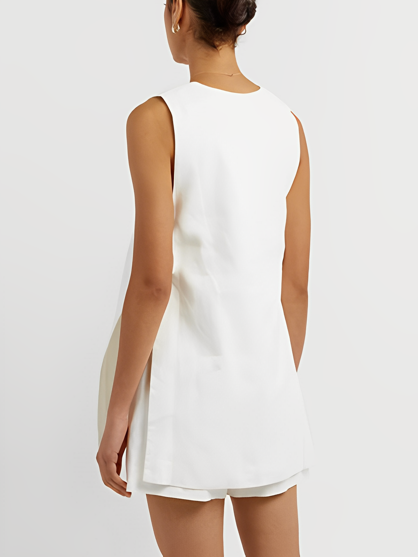 Conjunto Feminino de Algodão com Blusa de Decote V e Lateral Vazada e Shorts de Cintura Elástica - Sophia