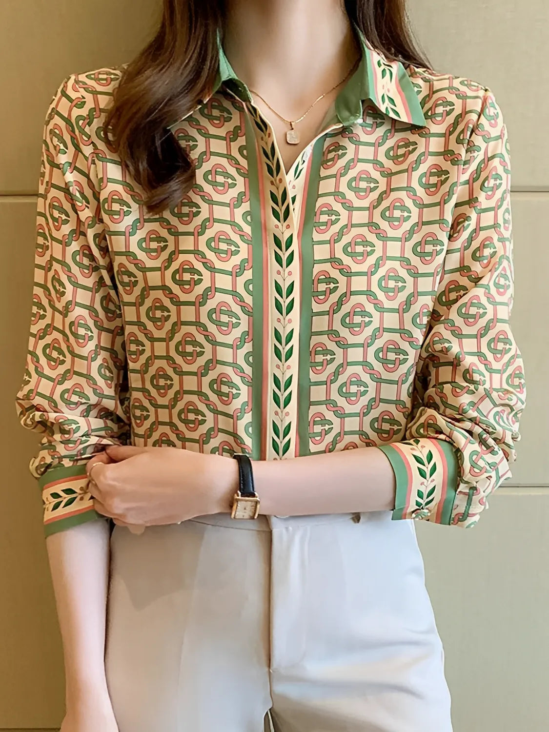 Camisa Feminina Estampada com Gola Clássica e Botões - Francesca