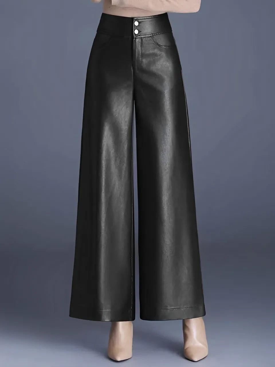 Calça Feminina Flare Cintura Alta em Couro Sintético com Fechamento em Botão - Ellie.