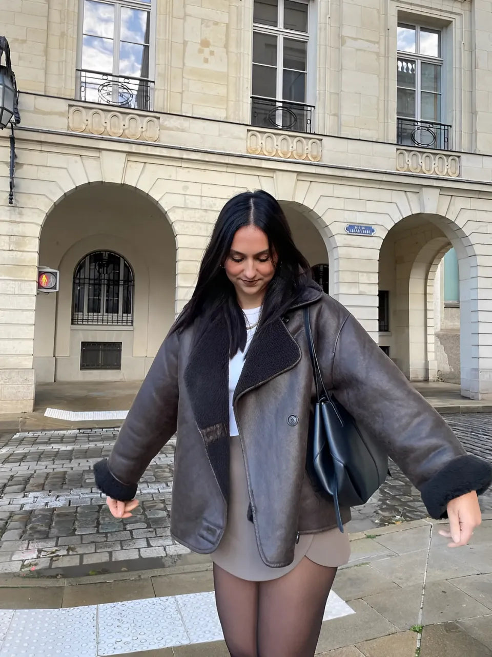 Casaco Feminino Oversized Peluciado em Couro PU com Botões e Bolsos - Giselle