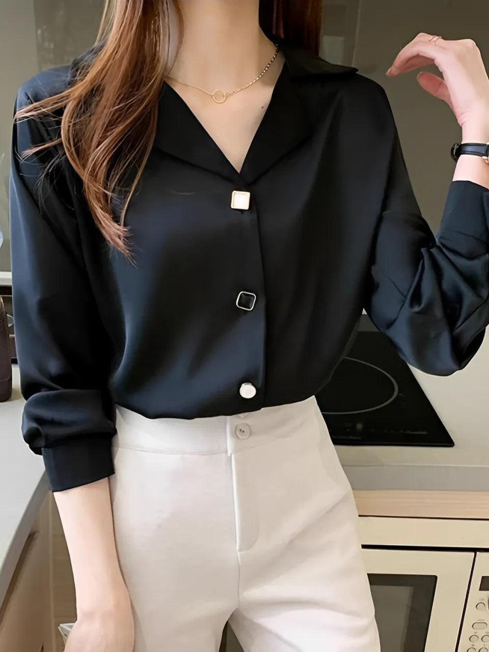 Camisa Feminina Acetinada com Gola Polo e Botões - Lucy