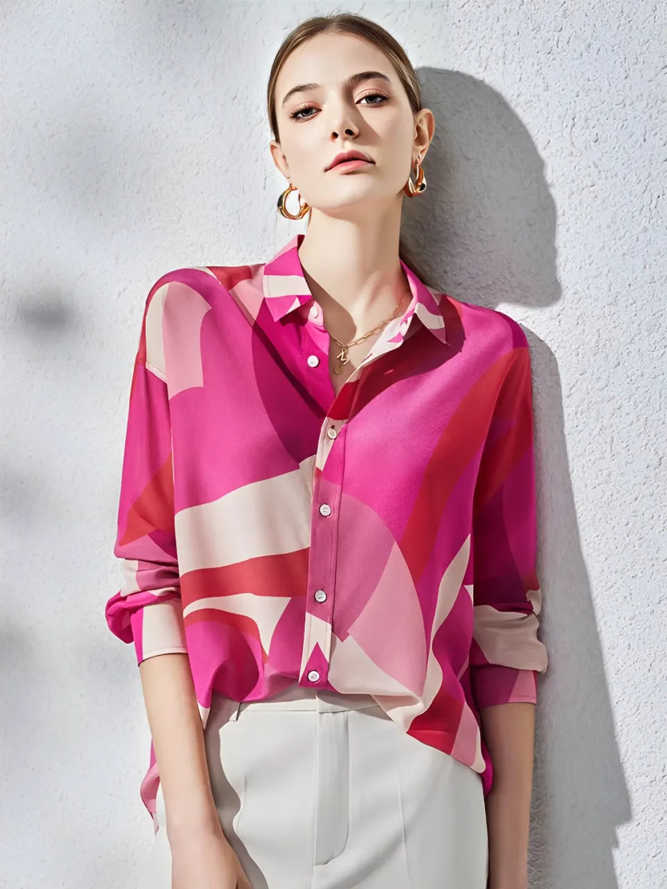 Camisa Feminina Estampada Elegante Rosa com Gola Polo e Botões - Rayra