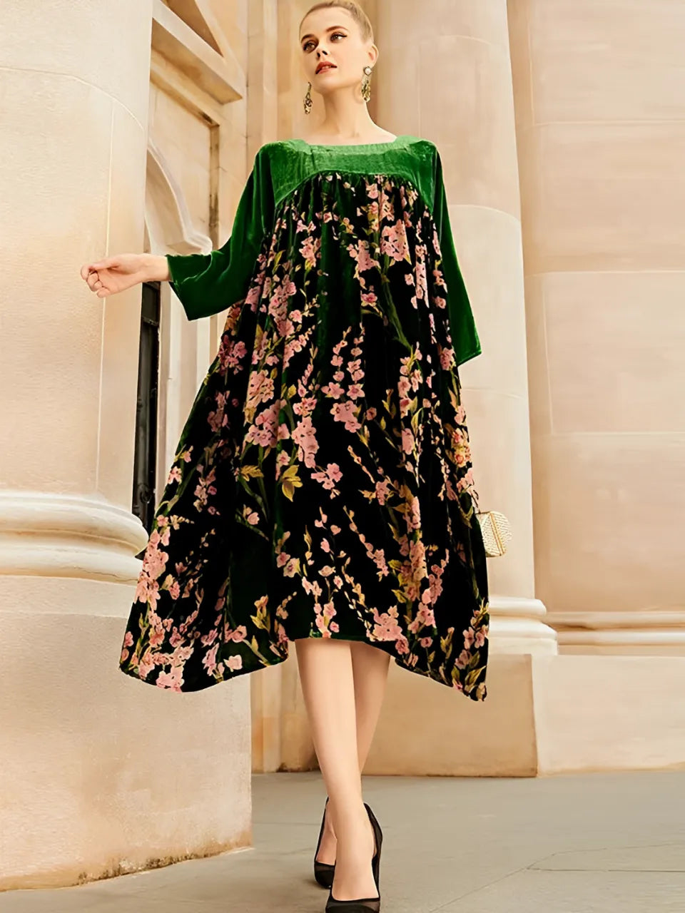 Vestido Feminino de Veludo Floral com Decote Quadrado e Mangas Longas - Theodora