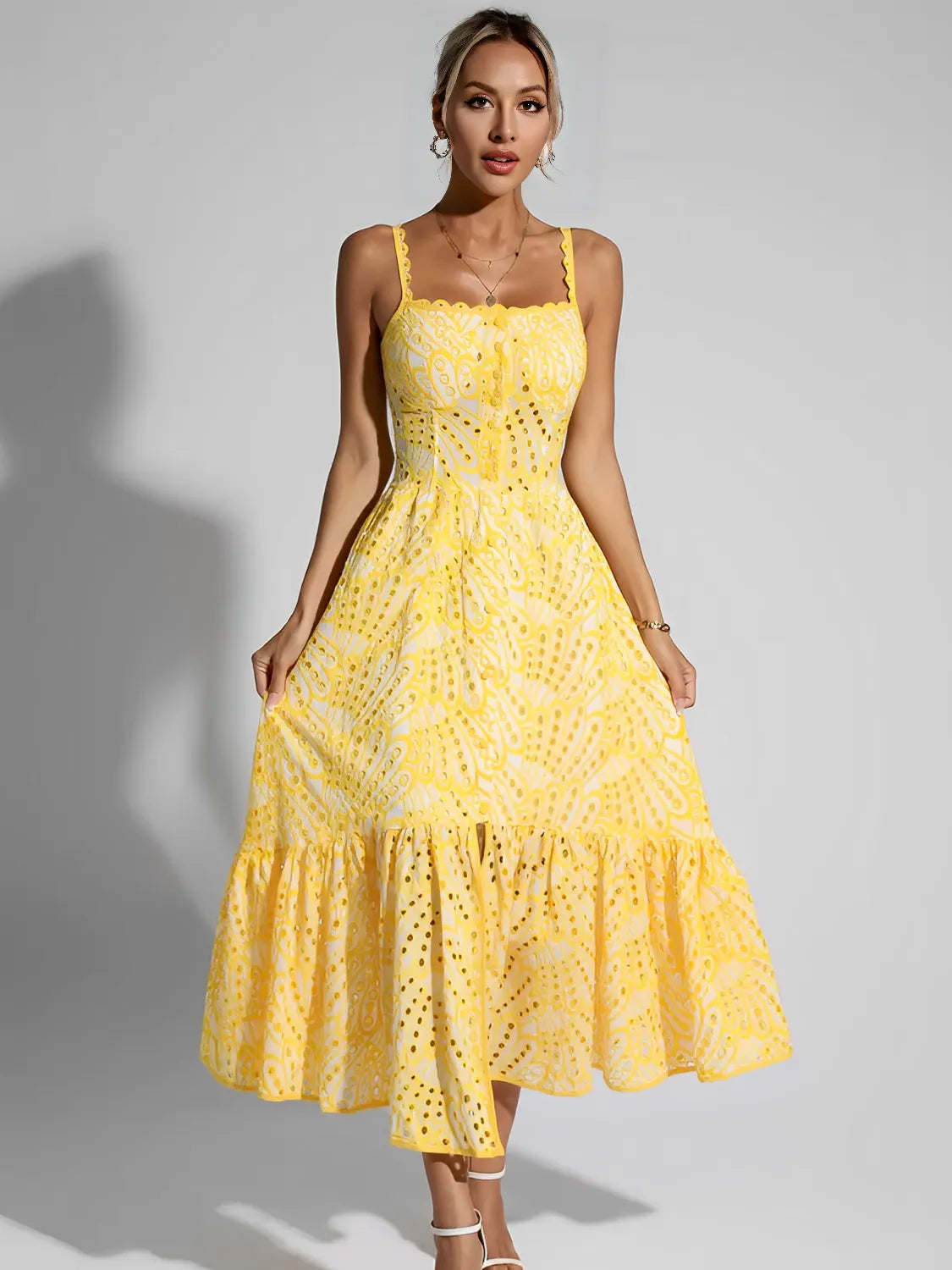 Vestido Feminino Midi de Laise com Babados e Elástico nas Costas - Marina