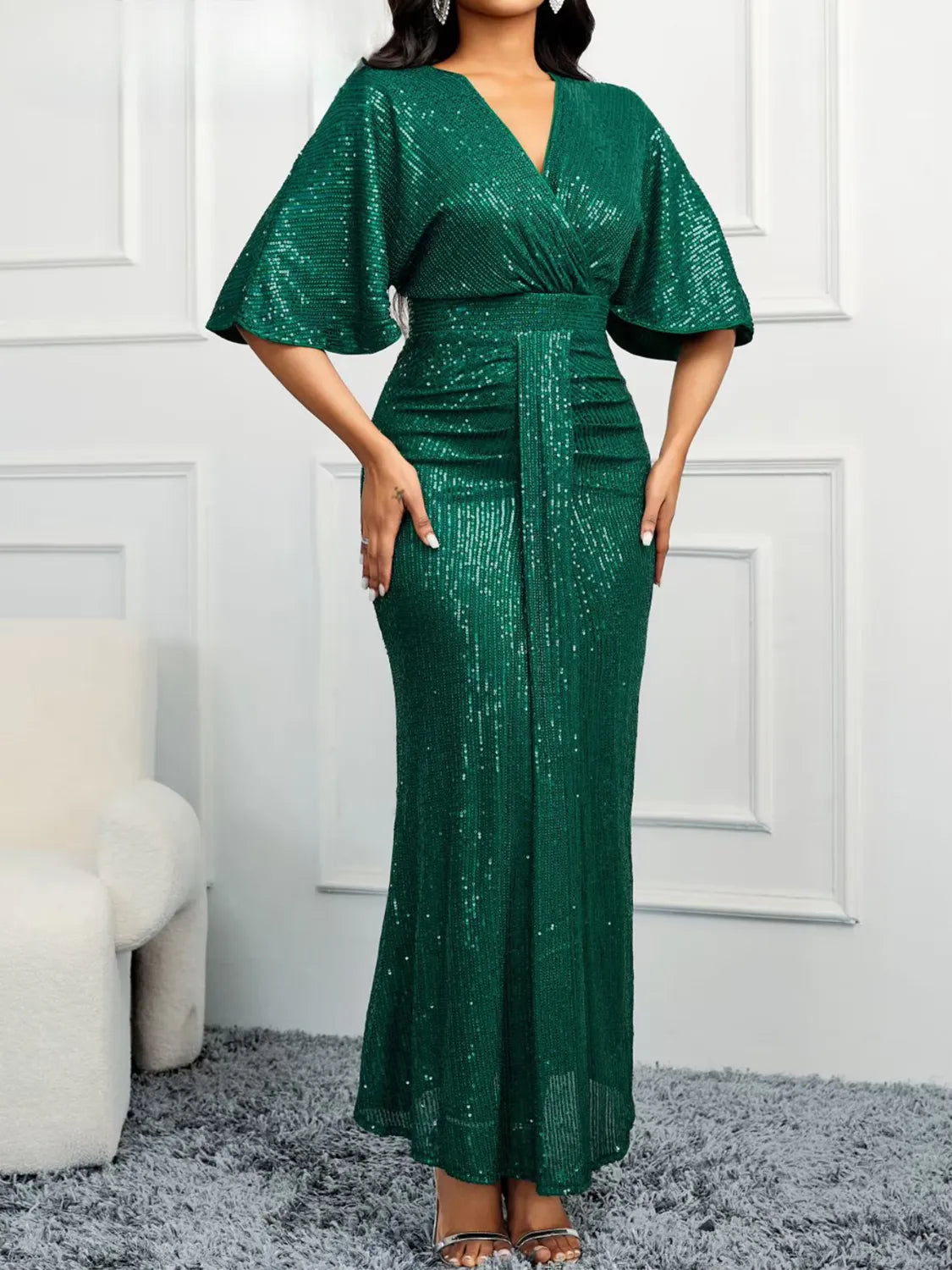 Vestido Feminino Longo de Festa Bordado em Paetês com Decote em V - Abigail