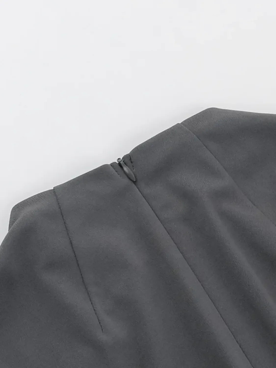 Vestido Feminino Curto de Alfaiataria com Mangas Longas Flare e Bolsos - Paloma