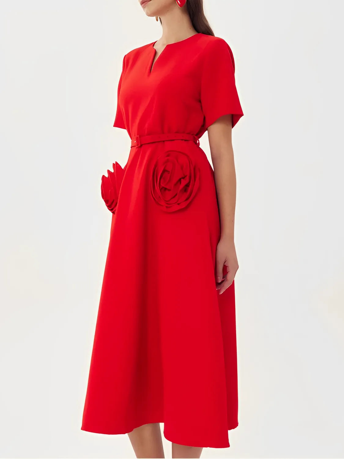 Vestido Feminino Midi Elegante com Aplique de Flor Cinto e Decote em V - Matilda