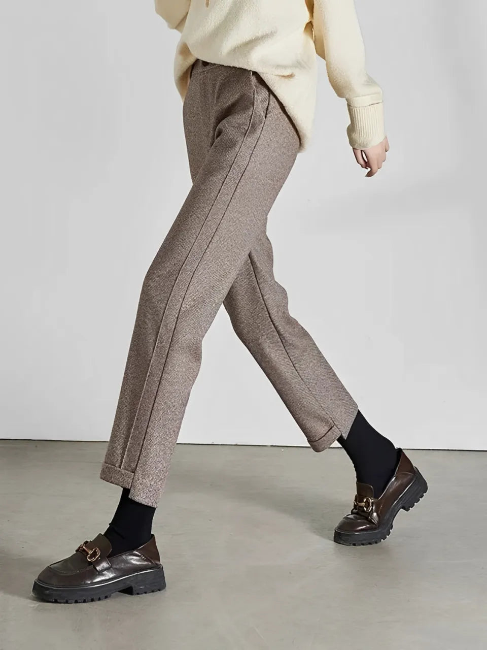 Calça Feminina Reta de Lã com Cintura Alta com Elástico - Leda.