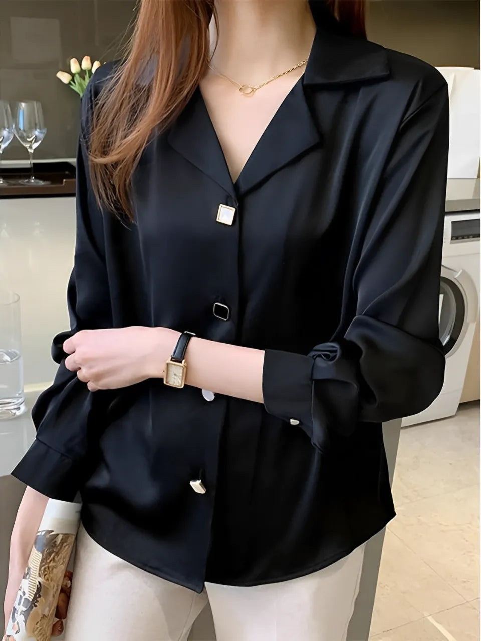 Camisa Feminina Acetinada com Gola Polo e Botões - Lucy