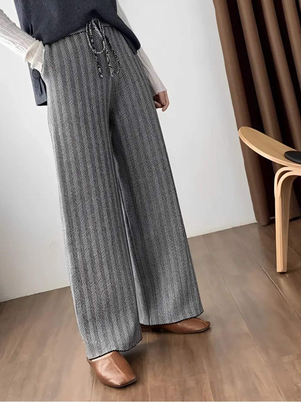 Calça Feminina Wide de Lã Texturizada com Cadarço na Cintura - Hellen