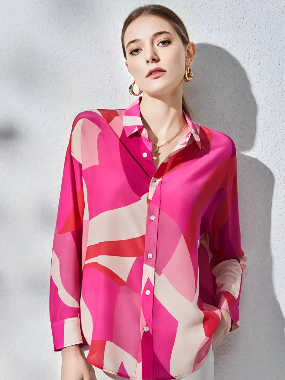 Camisa Feminina Estampada Elegante Rosa com Gola Polo e Botões - Rayra