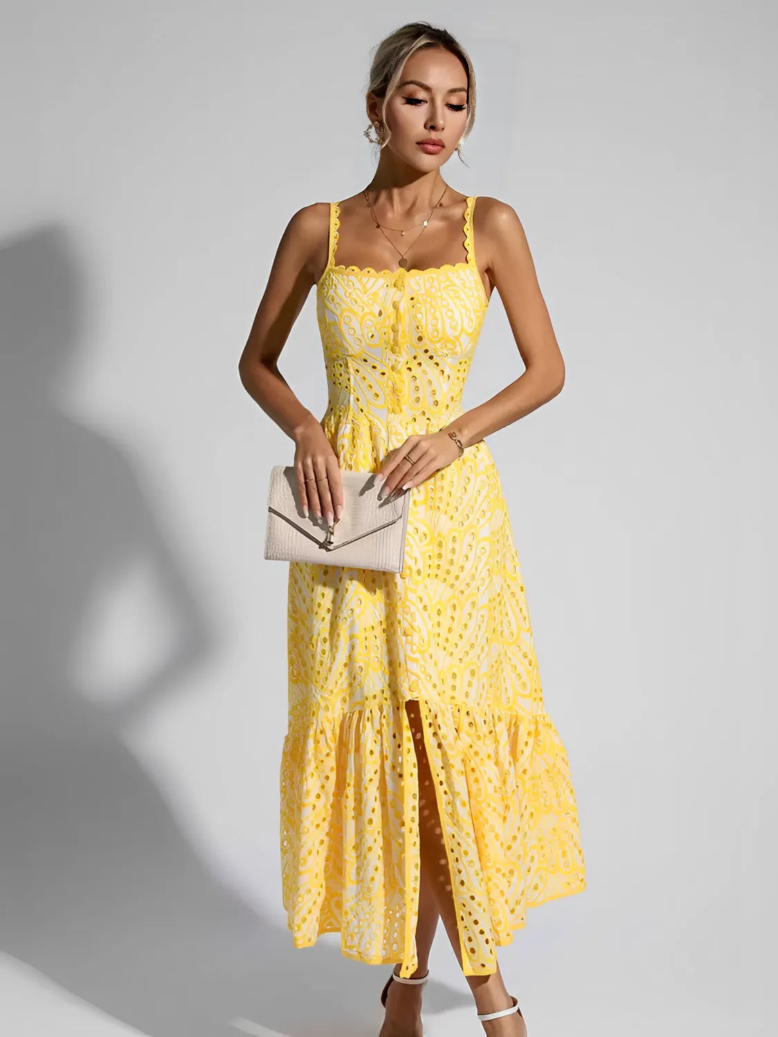 Vestido Feminino Midi de Laise com Babados e Elástico nas Costas - Marina