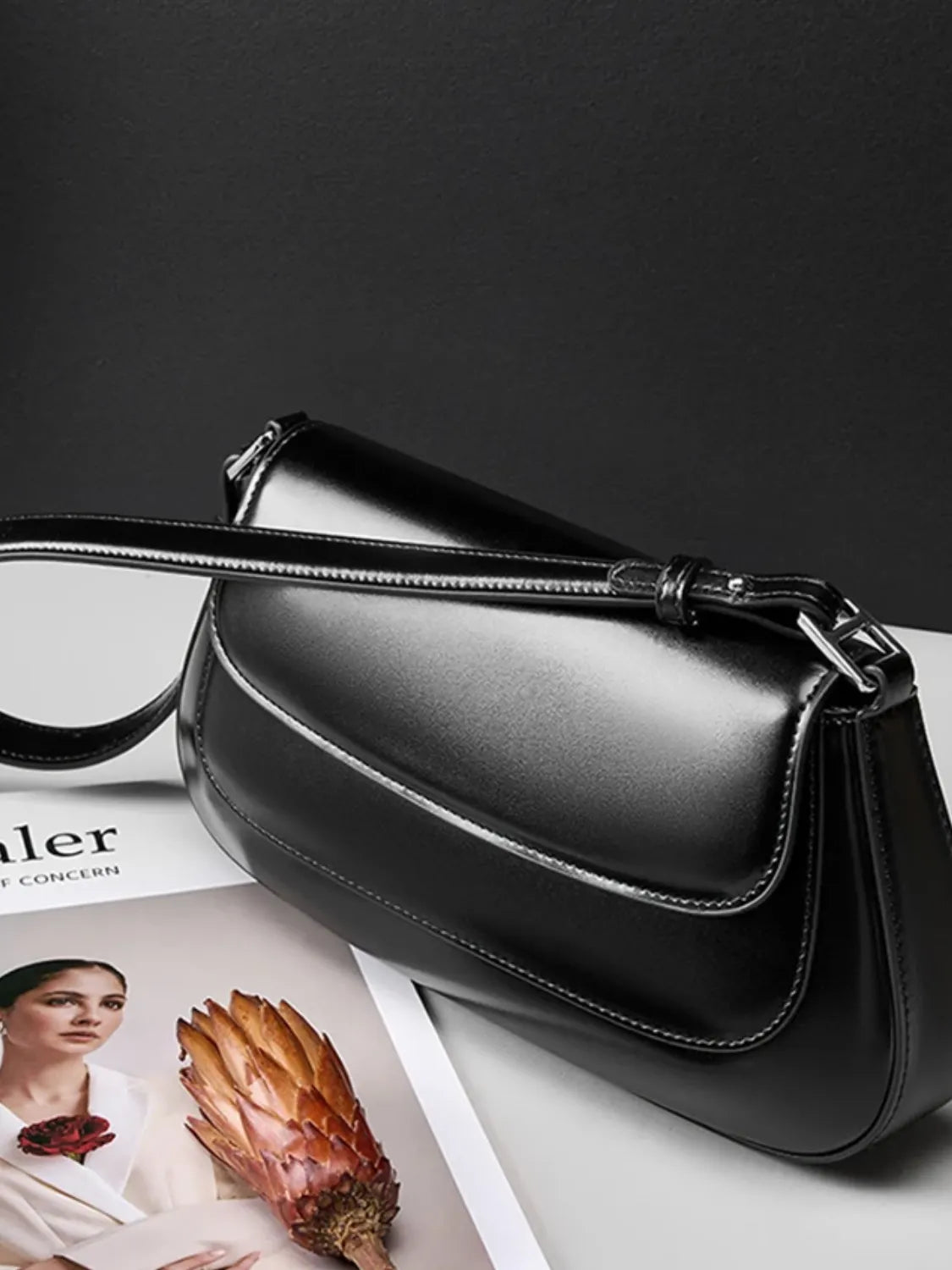 Bolsa Feminina Baguete Tiracolo em Couro Genuíno com Alça Ajustável - Briana [FRETE FULL]