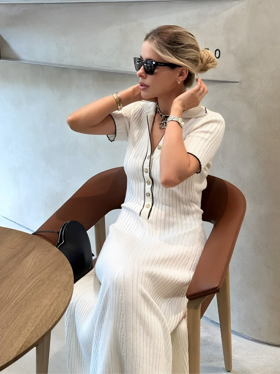 Vestido Feminino Longo Tricô Canelado Decote V com Botões e Mangas Curtas - Evelyn