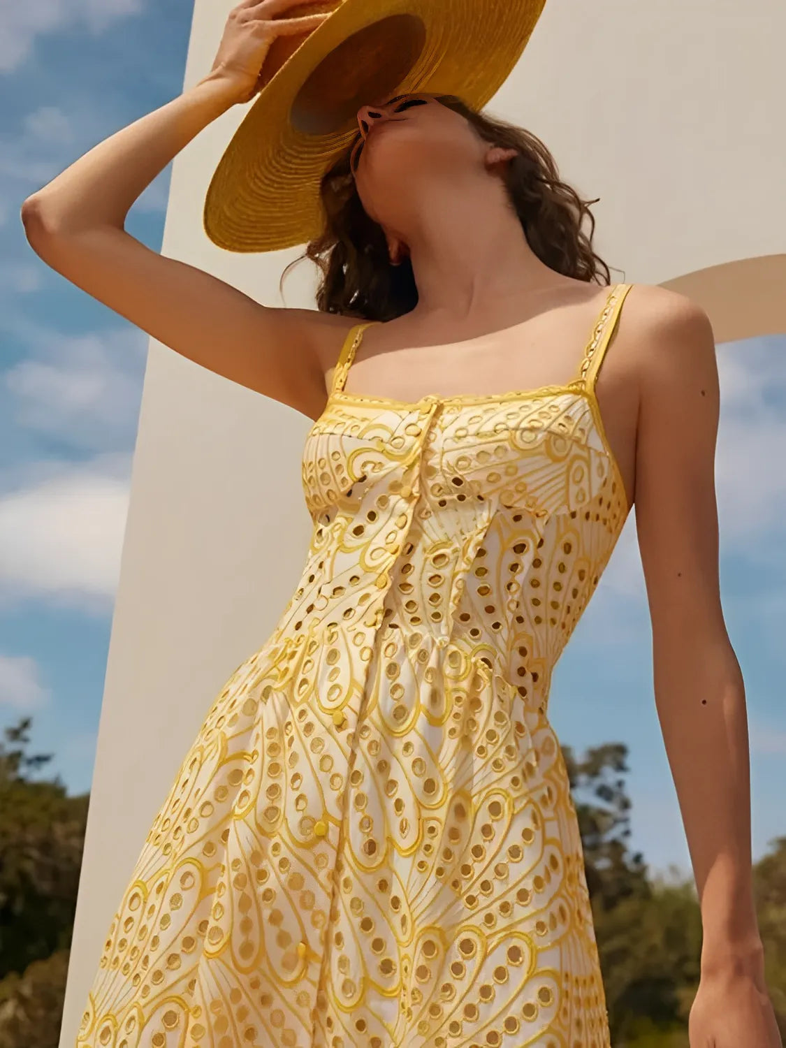 Vestido Feminino Midi de Laise com Babados e Elástico nas Costas - Marina