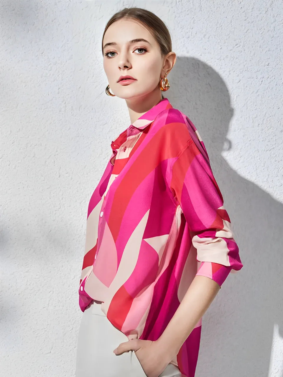 Camisa Feminina Estampada Elegante Rosa com Gola Polo e Botões - Rayra