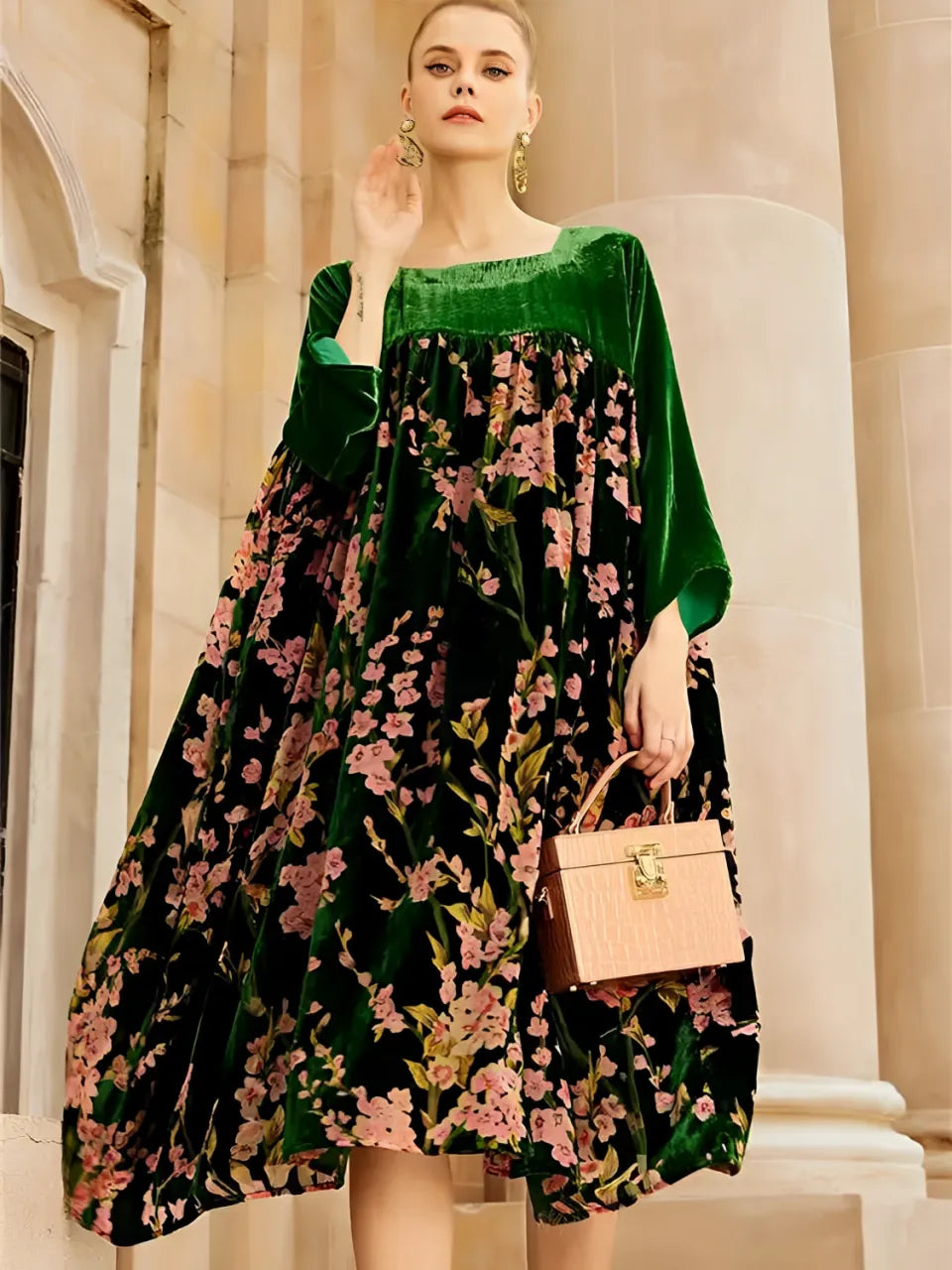 Vestido Feminino de Veludo Floral com Decote Quadrado e Mangas Longas - Theodora