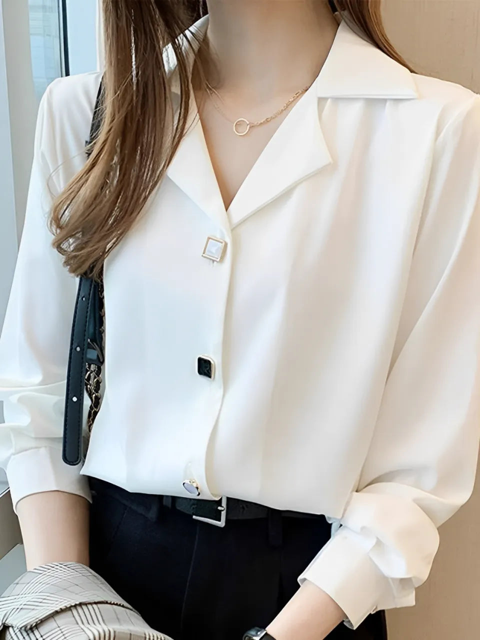 Camisa Feminina Acetinada com Gola Polo e Botões - Lucy