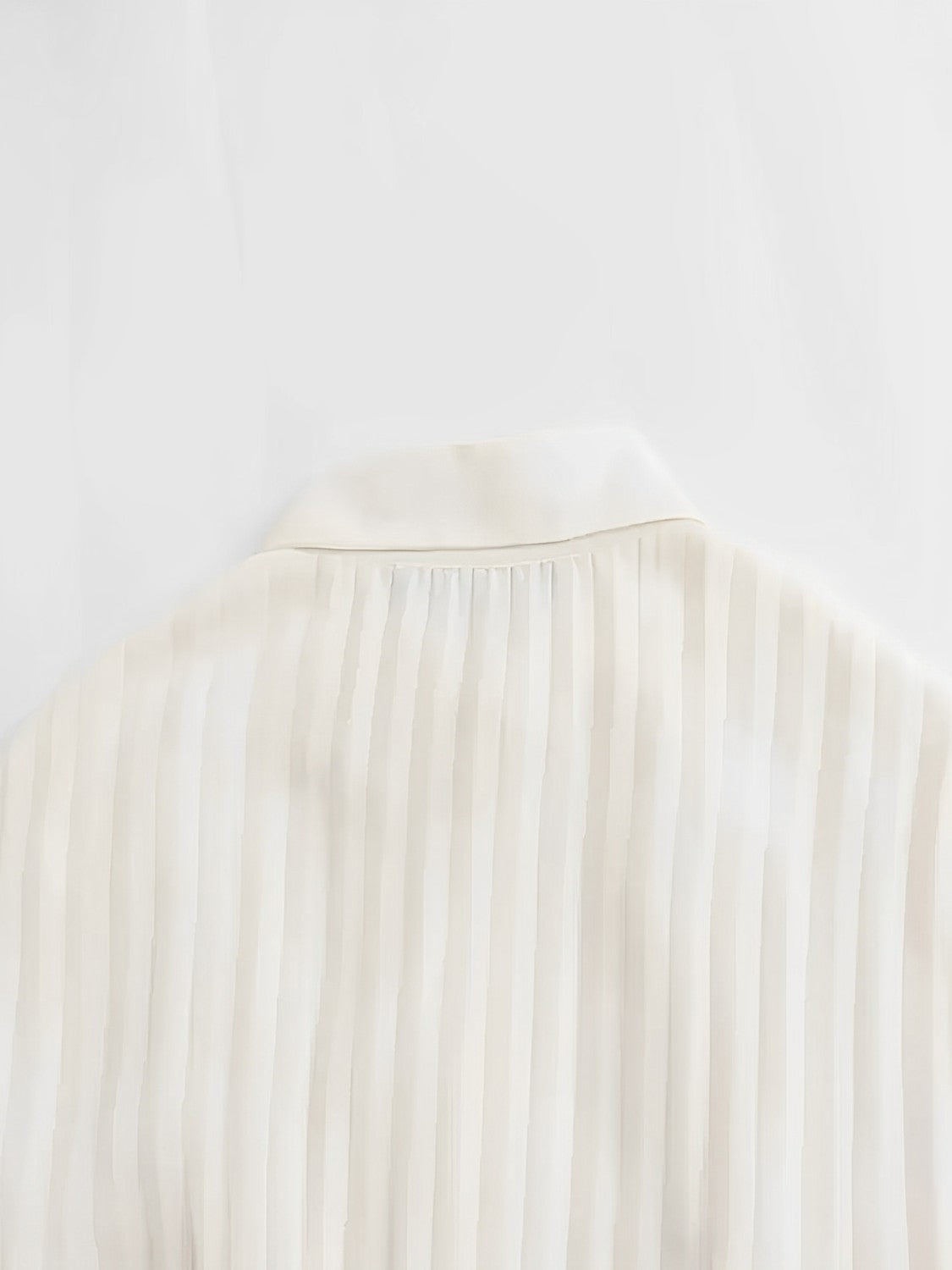 Vestido Feminino Chemise Midi Plissado com Botões - Fleur