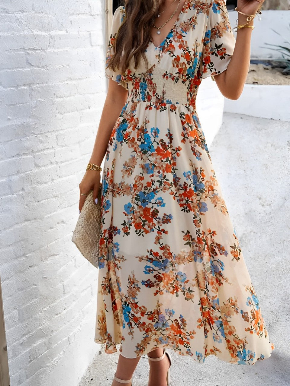 Vestido Feminino Midi Floral Fluido com Decote V e Mangas Curtas - Salma
