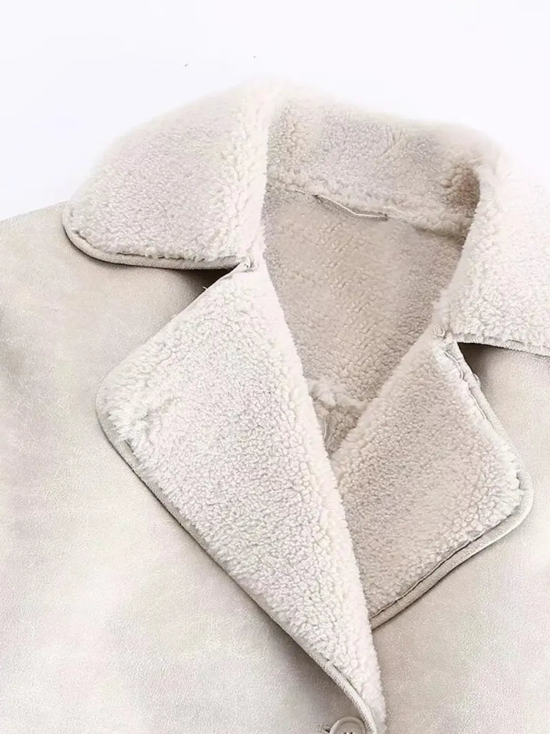 Casaco Feminino Oversized Peluciado em Couro PU com Botões e Bolsos - Giselle