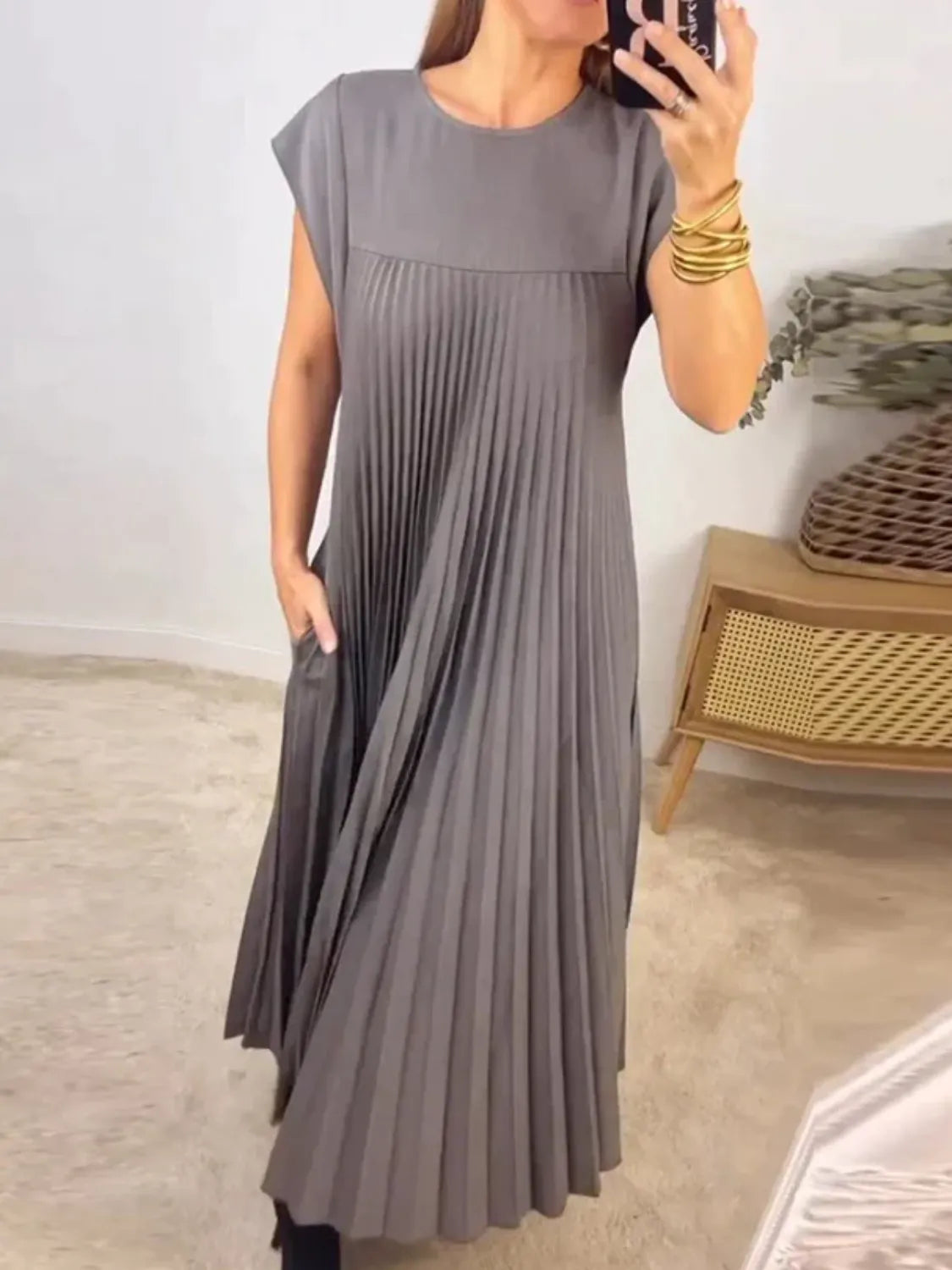 Vestido Feminino Longo Plissado Soltinho com Mangas Curtas - Diana